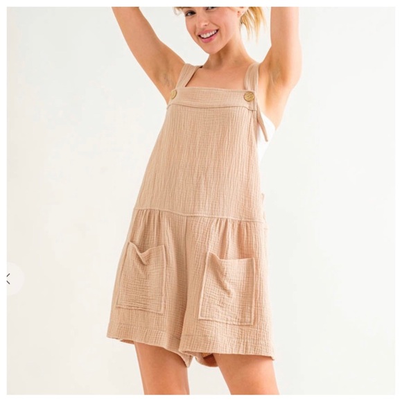 38 Boho Adjustable Button Detailed Gauze Sleeveless Romper - Picture 2 of 3